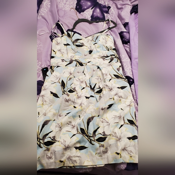 🌷Host Pick🌷Strapless Summer Dress - Picture 3 of 9